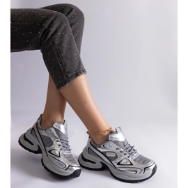 Ezüst színű tornacipő masszív talppal 2