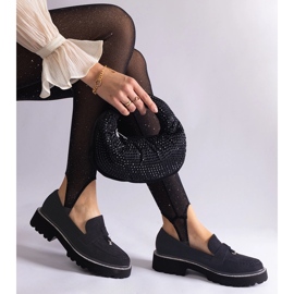 A velúr bőr fekete mokaszinjai dísznel 1