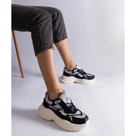 Fekete tornacipő csillogó betétekkel 1