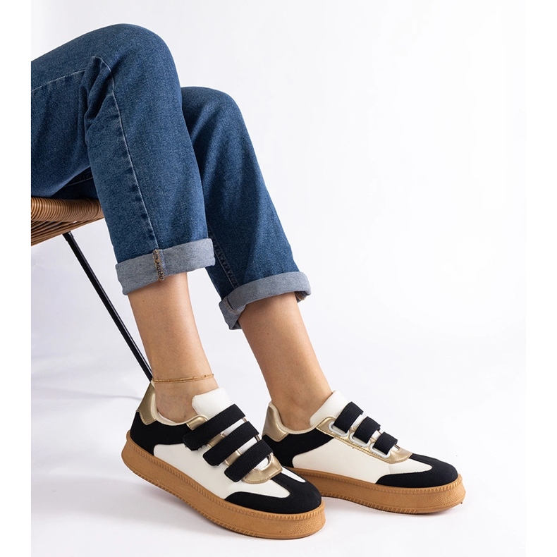 Fekete tornacipő tépőzáras rögzítéssel 1