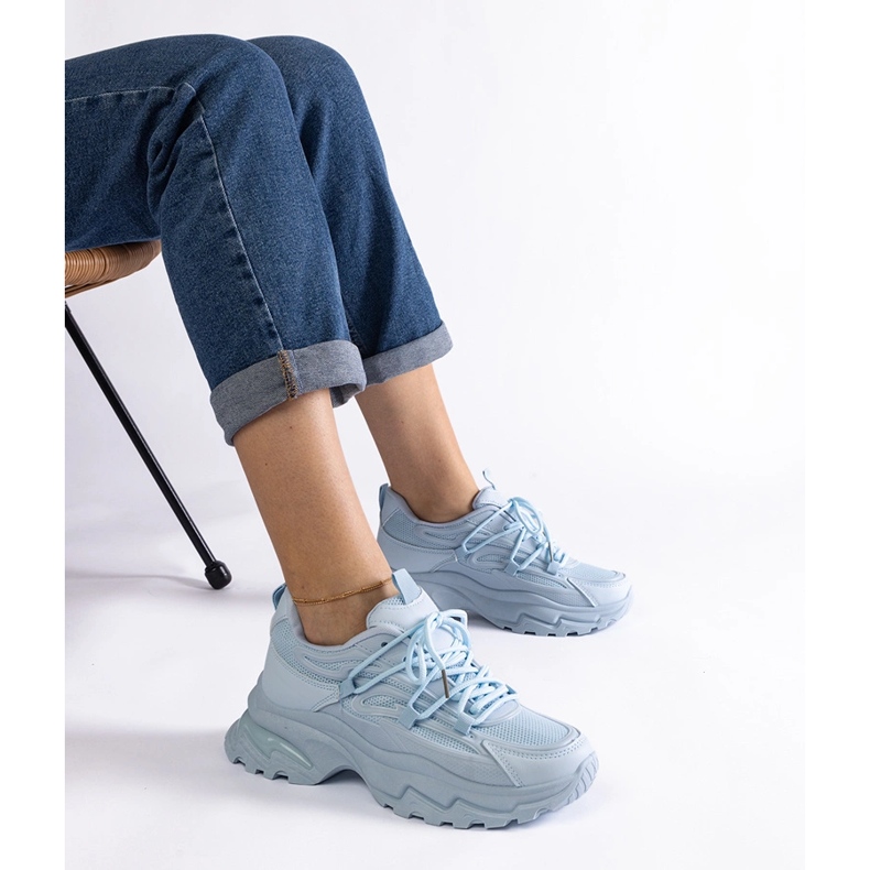 Kék sportcipő masszív talppal 1