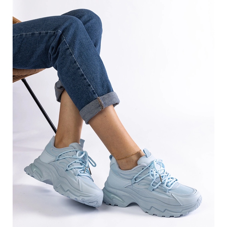 Kék sportcipő masszív talppal 2