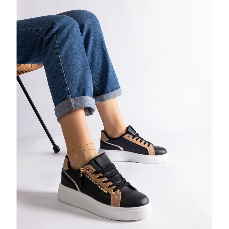 Fekete női sportcipő 1