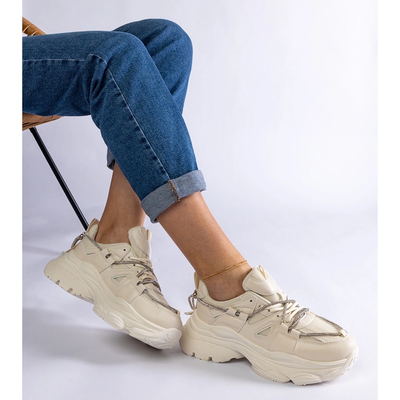 Bézs színű női sportcipő 1