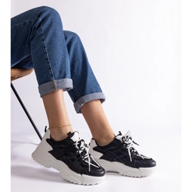 Fekete női sportcipő 1