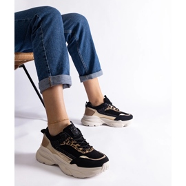 Fekete tornacipő csillogó betétekkel 1