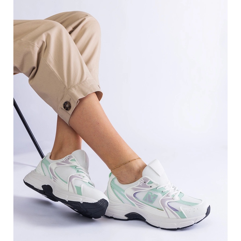 Fehér és zöld klasszikus sportcipő 1