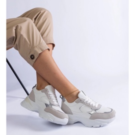 Fehér tornacipő masszív talpon 1