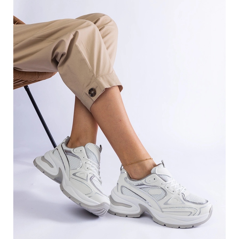 Fehér tornacipő masszív talpon 1