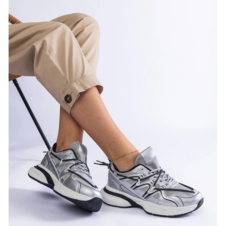 Ezüst színű női tornacipő masszív talppal 2 Ezüst színű női tornacipő masszív talppal 2