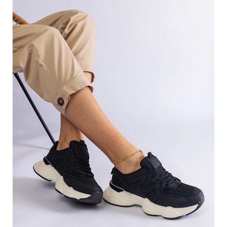 Fekete női sportcipő 1