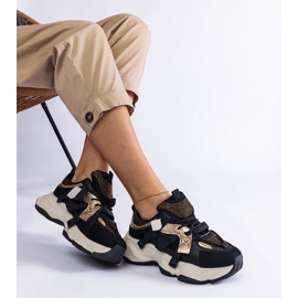 Fekete tornacipő arany betétekkel 1