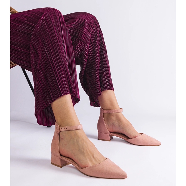 Világos rózsaszín szandál alacsony oszlopon 1