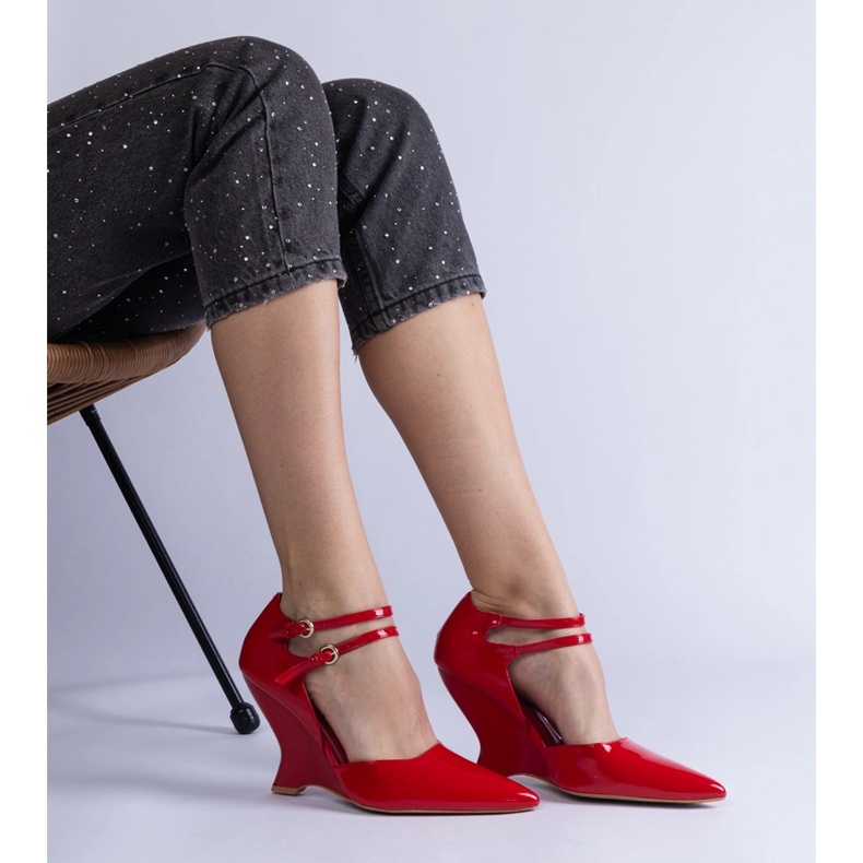 Piros szivattyúk az ékben, csatokkal 2 Piros szivattyúk az ékben, csatokkal 2