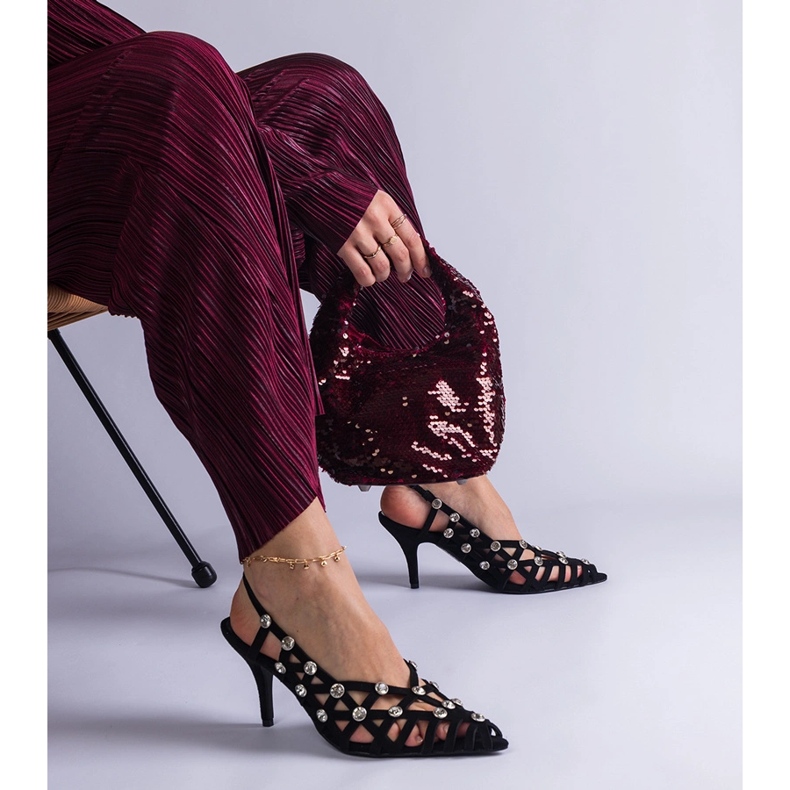 Kövekkel fonott fekete szandál 1