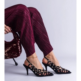 Kövekkel fonott fekete szandál 2