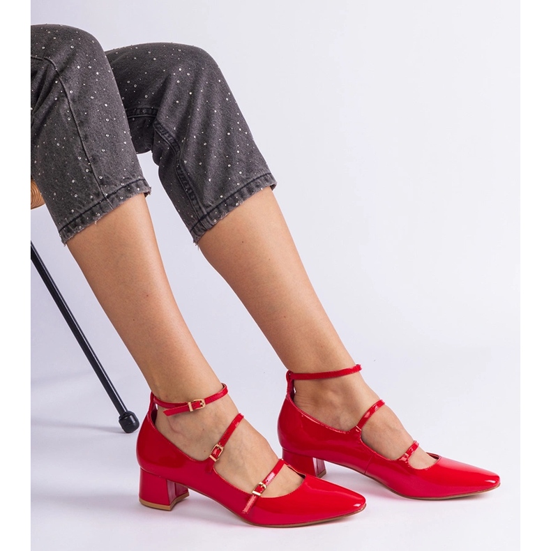 Vörös szivattyúk egy övvel lakni piros 1