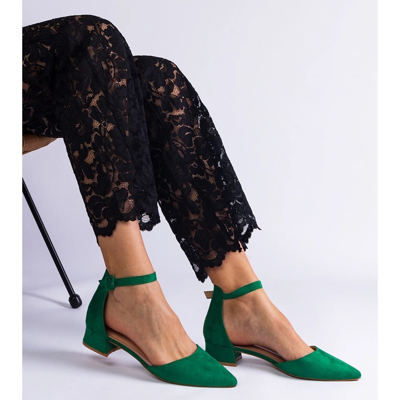 Zöld szivattyúk egy alacsony oszlopon 1