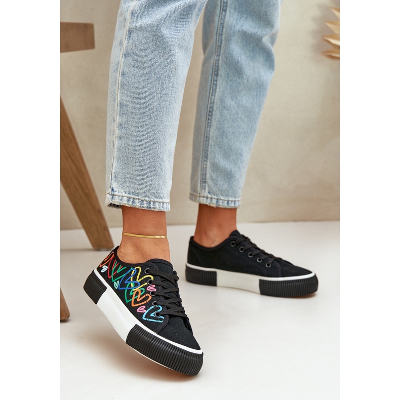 Női cipők fekete szívben 2