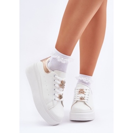 Női cipők fehér csapokkal 2 Női cipők fehér csapokkal 2