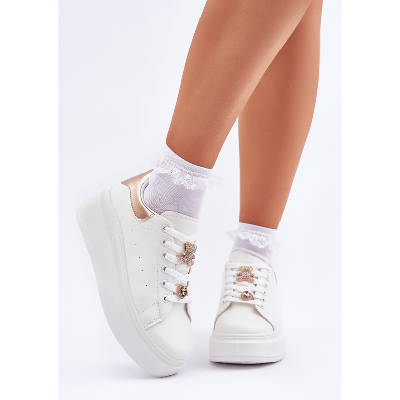 Női cipők fehér csapokkal 2 Női cipők fehér csapokkal 2