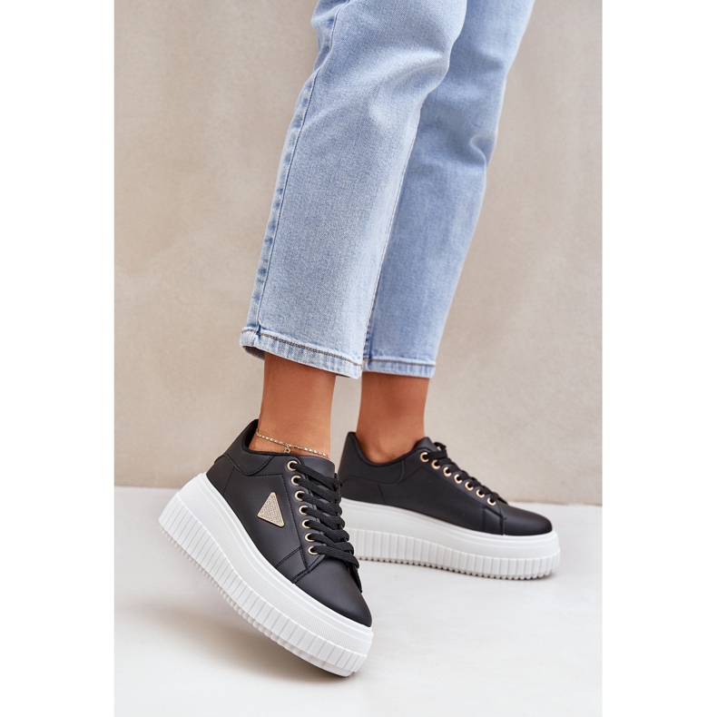 Stílusos cipők egy hatalmas fekete -fehér platformon 2