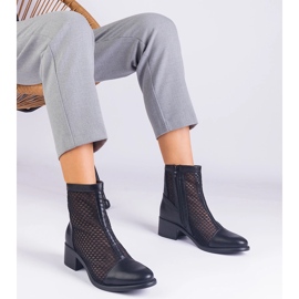 Fekete hálócsizmák az oszlopon bézs 1