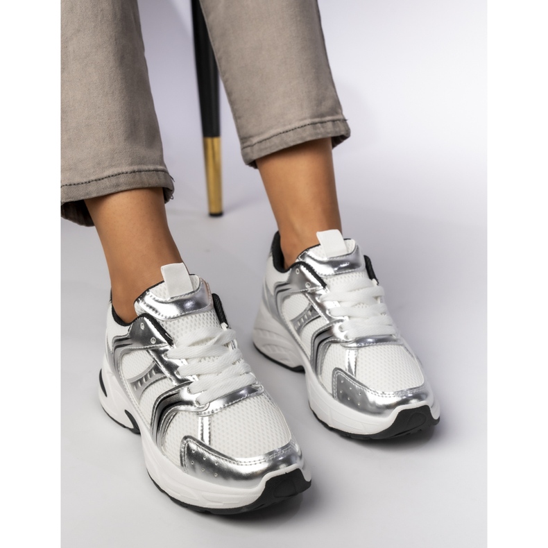 Női ezüst cipők a platformon 2