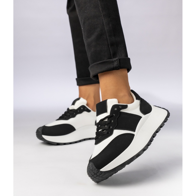 Női fekete -fehér sport cipők 2