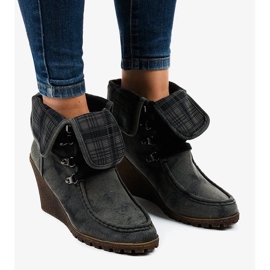 Kényelmes női bőr ékszandál elegáns díszítéssel bézs 2