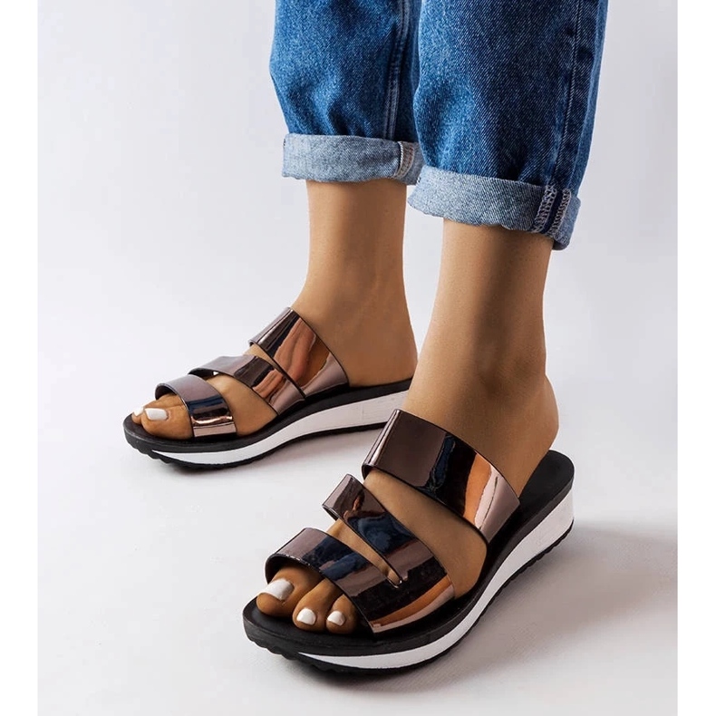 Női fekete bőrcipő vastag talppal 2