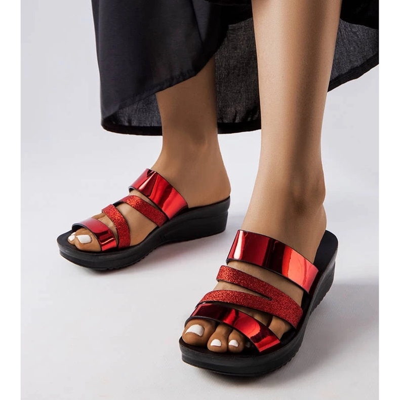 Elegáns lakkbőr magassarkú pumpák fekete 1