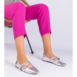 Ezüst fémes ballerinák, amelyek öko -alól készültek, csatokkal díszítve 1