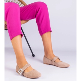 Bézs ballerinák díszítve egy csattal, kristályokkal 1