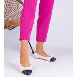 Fehér balerinák íj és fekete orr 1