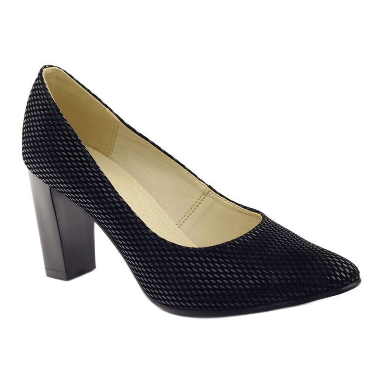 Fekete szivattyúk egy rúdon 138 1