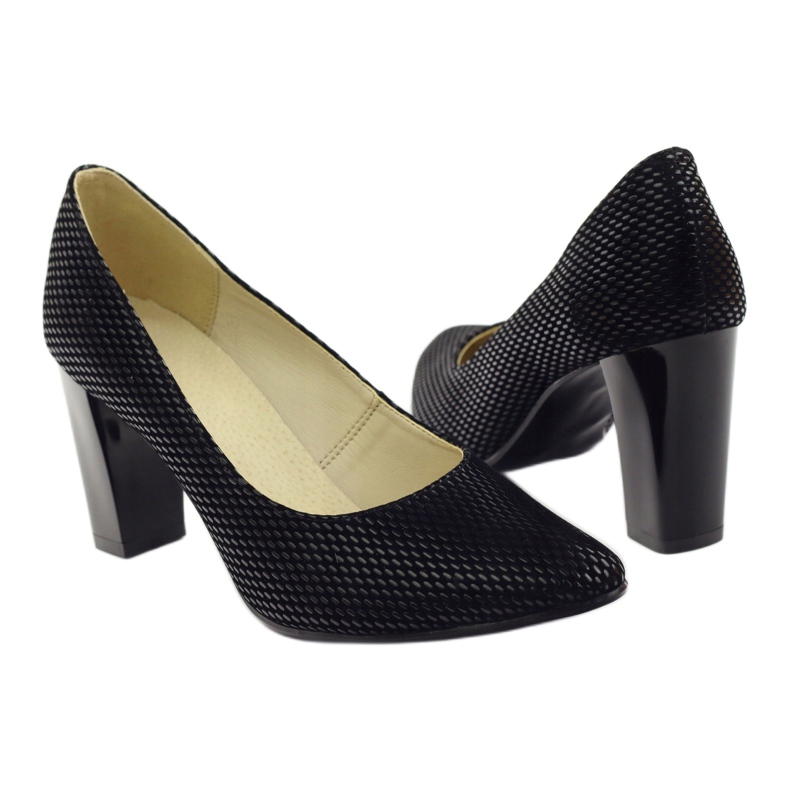 Fekete szivattyúk egy rúdon 138 3