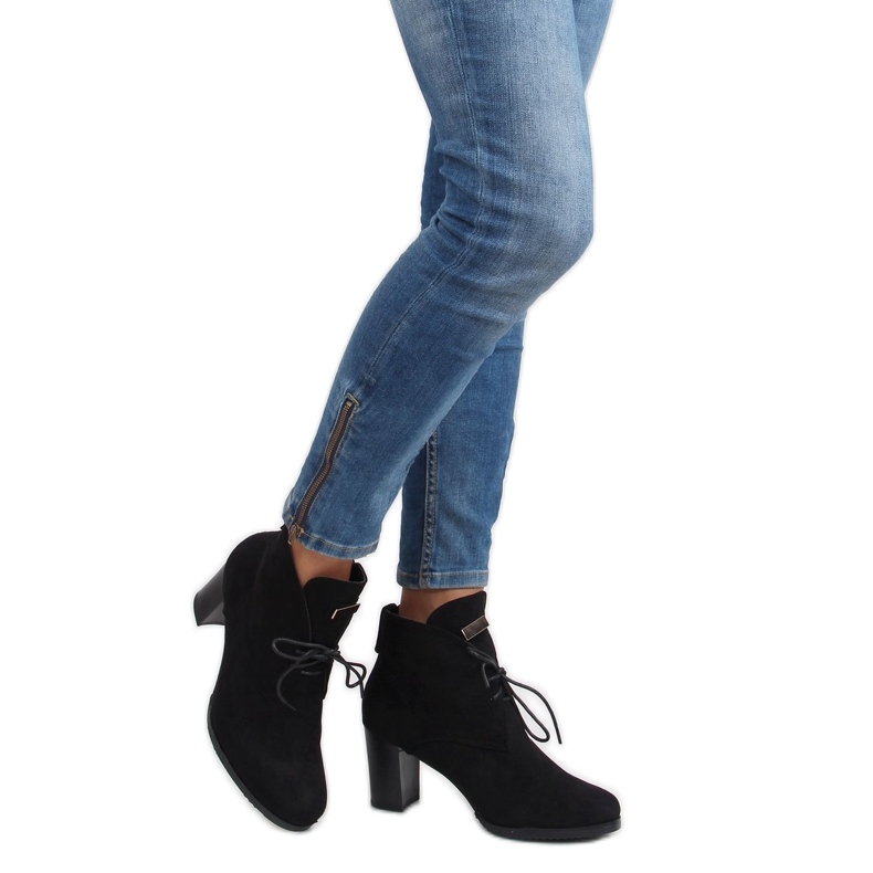 Fűzős csizma 55-518 fekete 2