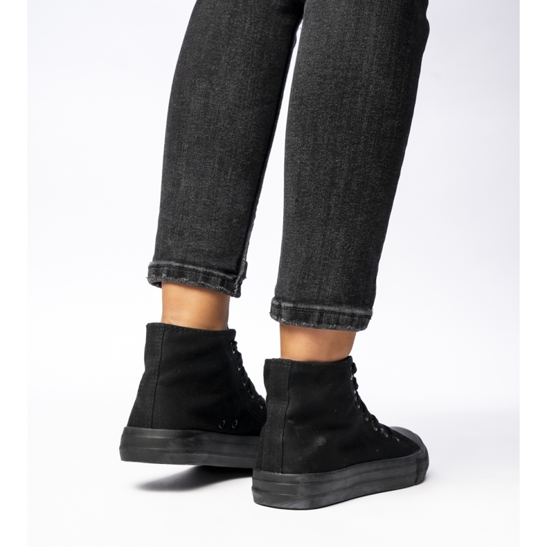 Klasszikus fekete női cipők 2