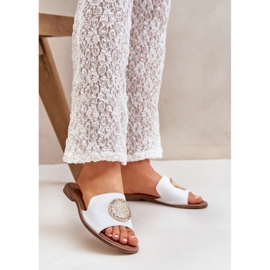 Bőr papucs flopok lapos dekorációval Zazoo 3047/o fehér 2