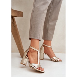 Természetes bőr szandál a Laura Messi 2766 Zloty Poston aranysárga 2