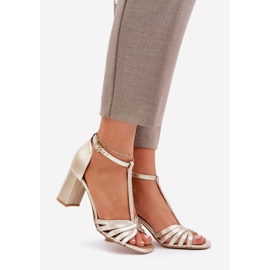 Természetes bőr szandál a Laura Messi 2766 Zloty Poston aranysárga 1