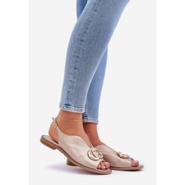 Lapos bőr szandál Laura Messi dekorációjával 2865 Zlotys aranysárga 1