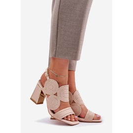 Díszített szandál a bézs poszton 1 Díszített szandál a bézs poszton 1