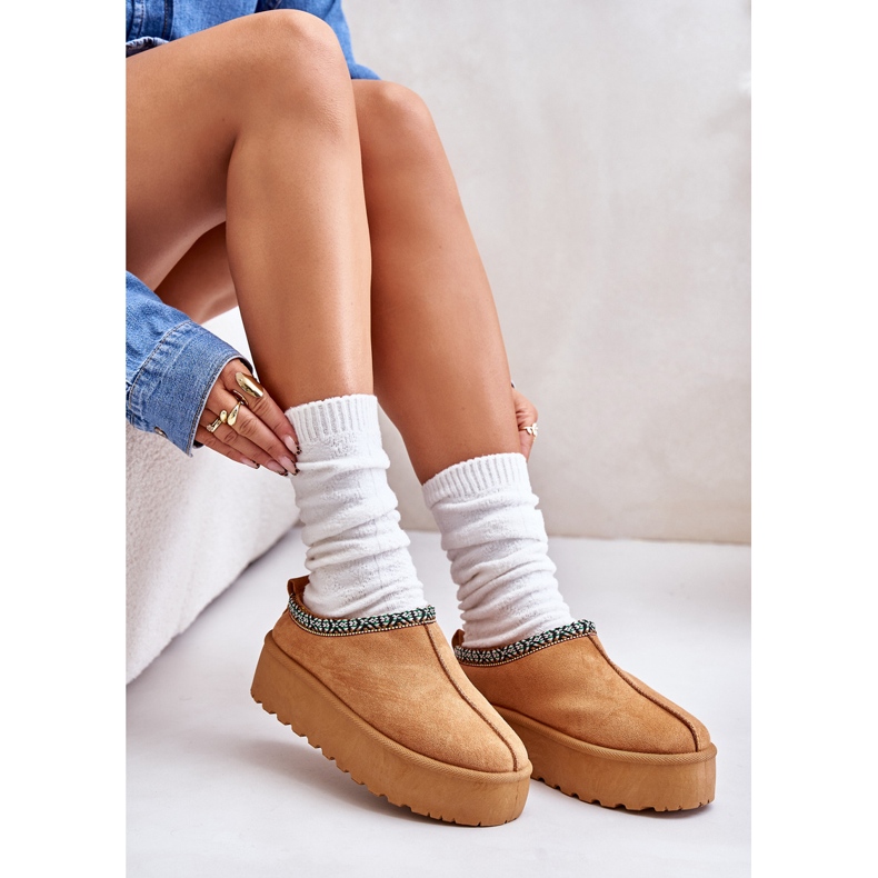 Női papucs a platformon teve hímzéssel bézs 5