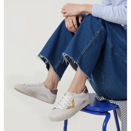 Női csillogó cipők arany betétek fehér 1 Női csillogó cipők arany betétek fehér 1