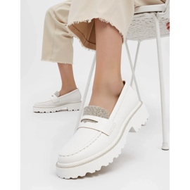 Női átmérőjű fehér cipők 2