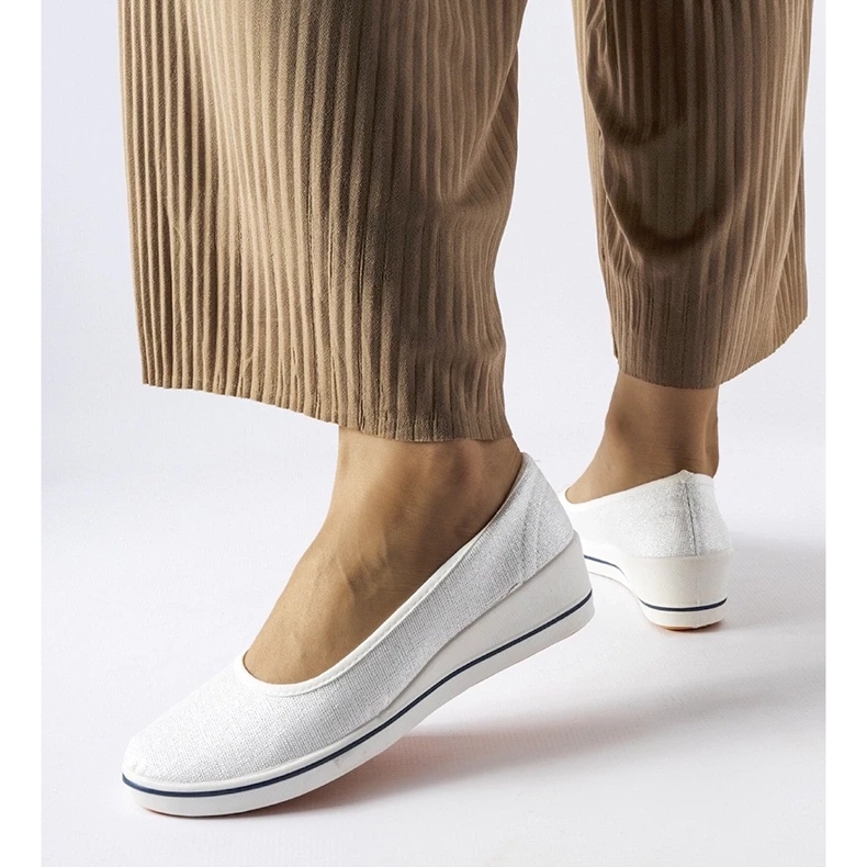 D/GMR Csillogó ekrü balerinák a Morrisontól bézs 2 D/GMR Csillogó ekrü balerinák a Morrisontól bézs 2