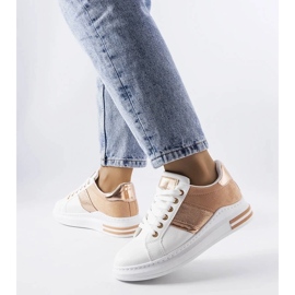 D/GMR Fehér tornacipő rózsaszín betétekkel a Deans-től 2