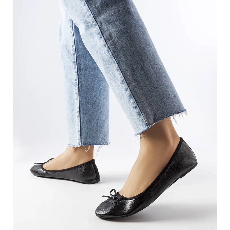 D/GMR Fekete balerinák Vaillancour masnival díszítve 2